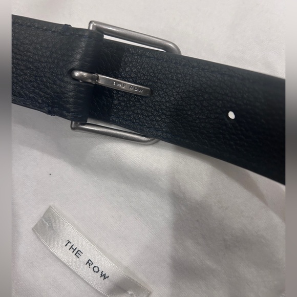 Isa - Classic Black Leather Shoulder Bag - Picture 6 of 7